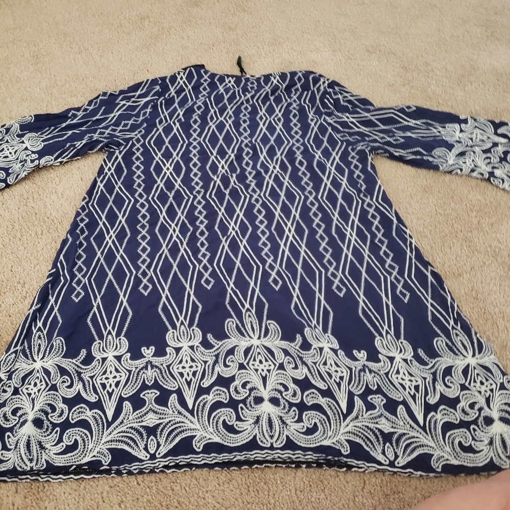 Intricately embroidered chest flowy quarter sleeve - Picture 4 of 9